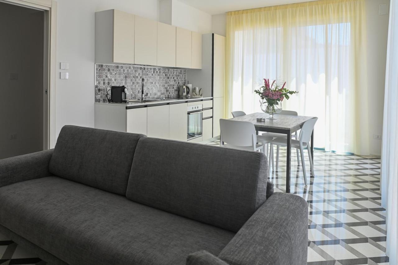 Perle Marine Suite Apartments Castro  المظهر الخارجي الصورة